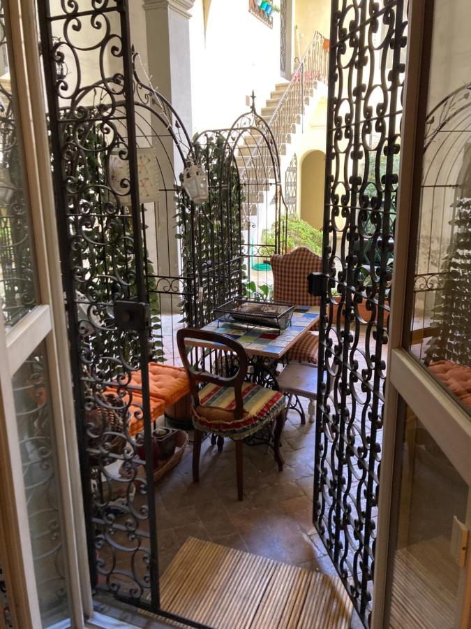 Hand Decorated House With Court Florence Buitenkant foto